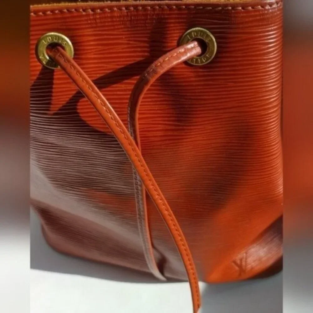 Louis Vuitton Epi Noe Leather Bucket Bag - Picture 6 of 16